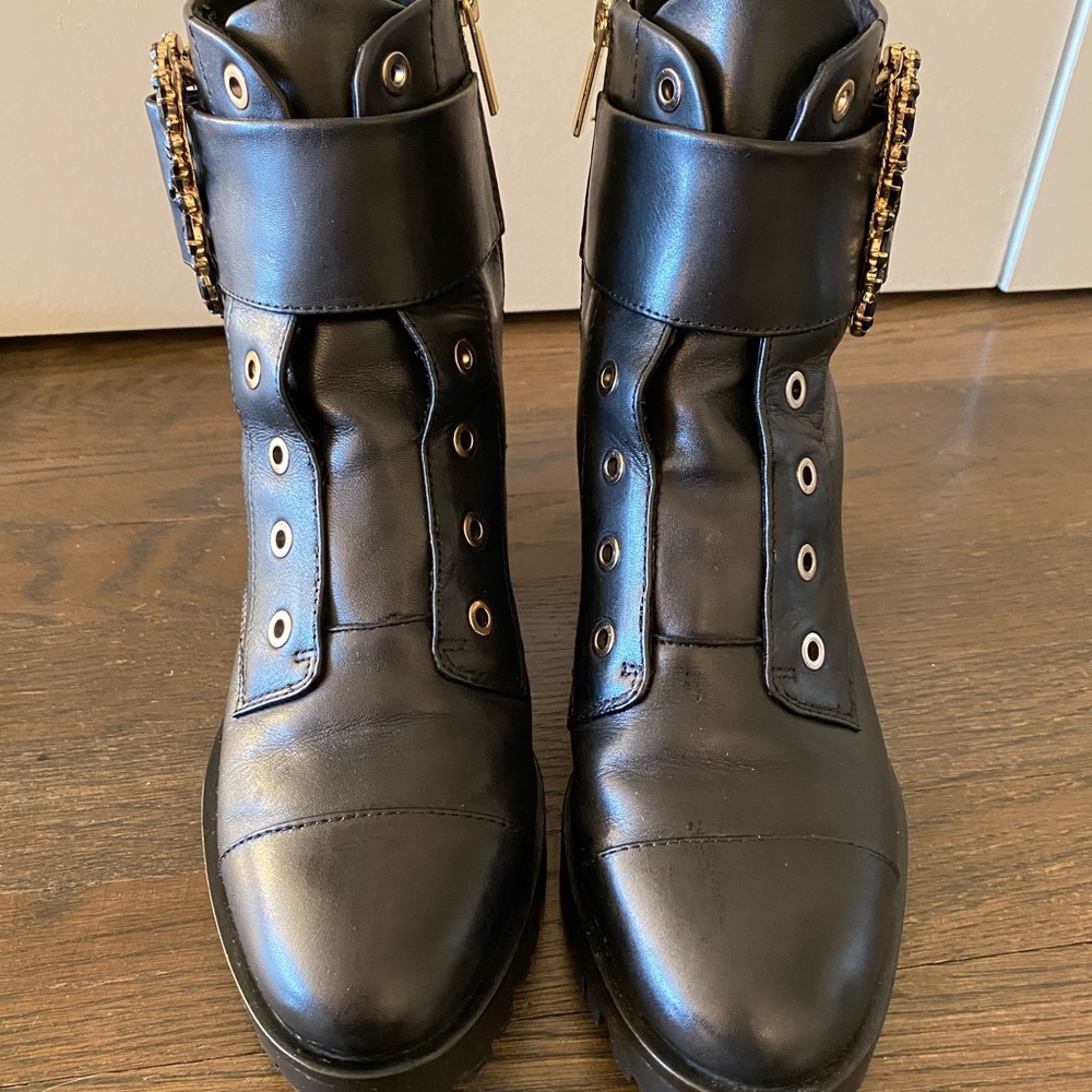 Combat boots